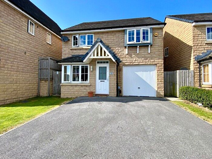 4 Bedroom Detached House For Sale In The Knoll, Keighley, West Yorkshire, BD22
