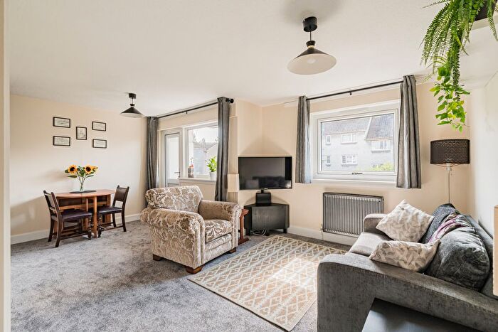 2 Bedroom Flat For Sale In / Hoseason Gardens, Edinburgh, EH4