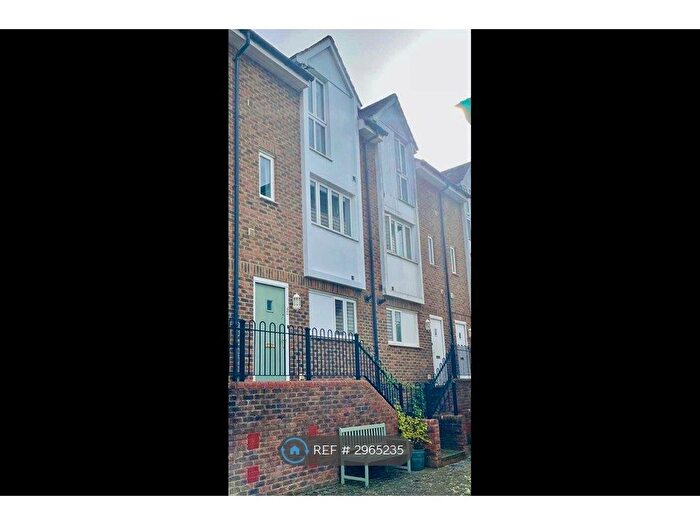 4 Bedroom Terraced House To Rent In Medway Court, Aylesford, ME20