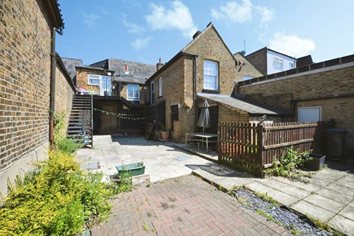 2 Bedroom Apartment For Sale In High Street, Hoddesdon, EN11