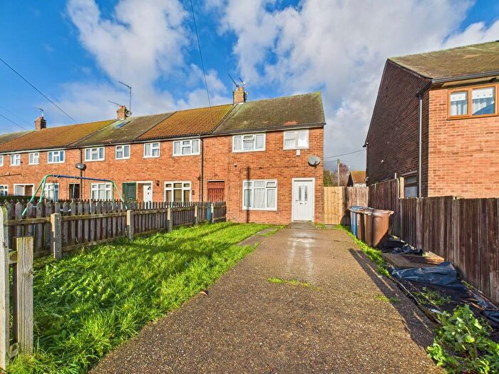 3 Bedroom Terraced House For Sale In Chelmsford Close, Hull, HU9