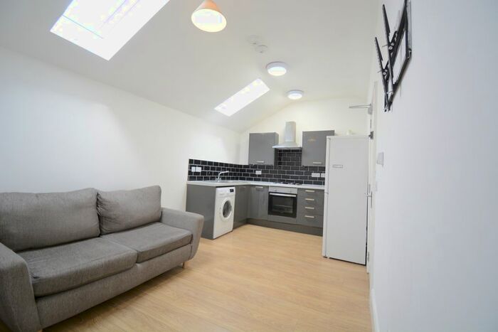 1 Bedroom Flat To Rent In Cross Street, Lincoln, LN5