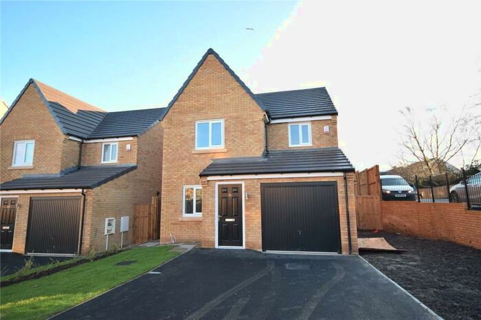 3 Bedroom Detached House To Rent In Quarry Bank Road, Bradford, BD2