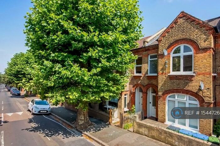 3 Bedroom Flat To Rent In Charlton, London, SE7