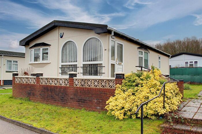 2 Bedroom Park Home For Sale In Woodside Lane, Bell Bar, AL9