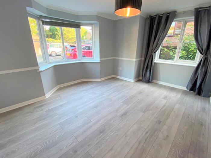 2 Bedroom Flat To Rent In Knaphill, Woking, GU21