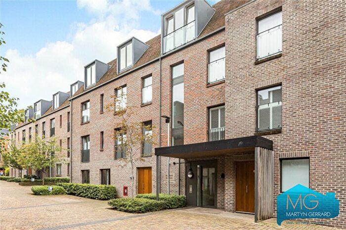 2 Bedroom Apartment For Sale In Marwood Square, London, N10