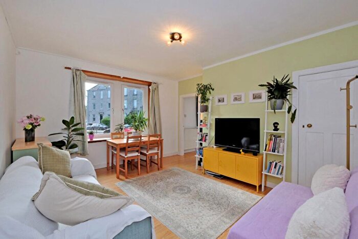 3 Bedroom Flat To Rent In Roslin Street, City Centre, Aberdeen, AB24