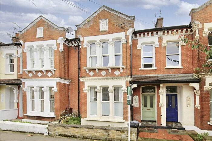 3 Bedroom Apartment To Rent In Aliwal Road, SW11