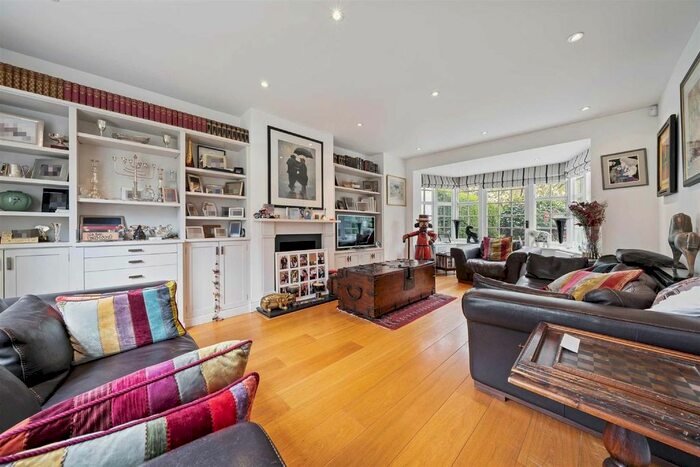 3 Bedroom Property To Rent In Oakwood Road, Hampstead Garden Suburb, NW11