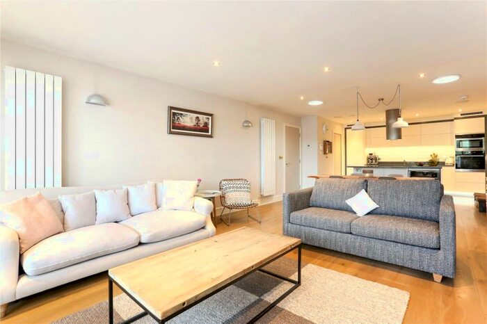 2 Bedroom Apartment To Rent In West Street, Marlow, Buckinghamshire, SL7