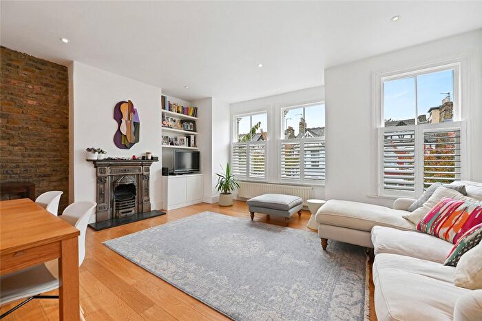 3 Bedroom Maisonette For Sale In Davis Road, London, W3