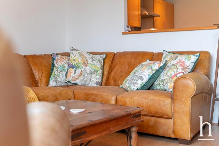 3 Bedroom Flat For Sale In Meols Drive, Hoylake, CH47