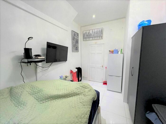 Property To Rent In Lansdowne Road, Seven Kings, Ilford, IG3