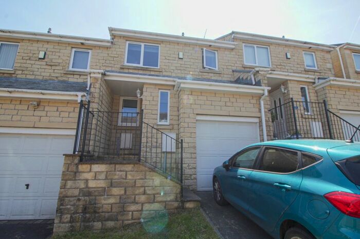 3 Bedroom Terraced House To Rent In Sunlaws Street, Glossop, Derbyshire, SK13