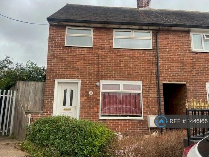 3 Bedroom Semi-Detached House To Rent In Leconfield Close, Hull, HU9