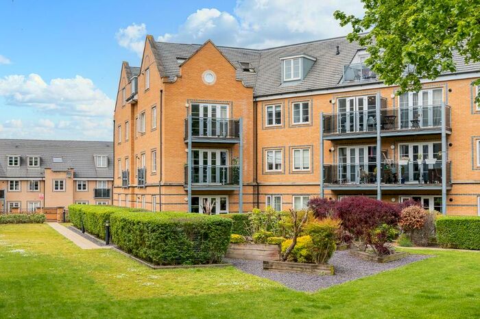 2 Bedroom Apartment For Sale In Constables Way, Hertford, Hertfordshire, SG13