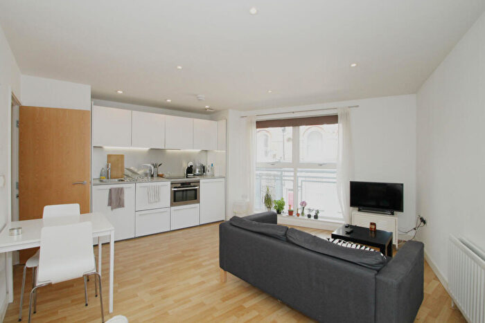 Studio To Rent In Essex Road, Islington, N1