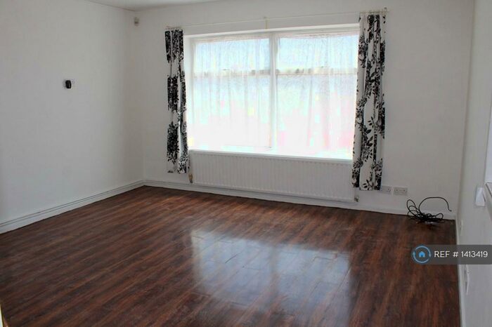 3 Bedroom Detached House To Rent In Ashcroft Road, Luton, LU2