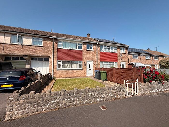 3 Bedroom Terraced House For Sale In Clifton Close, Chippenham, SN14