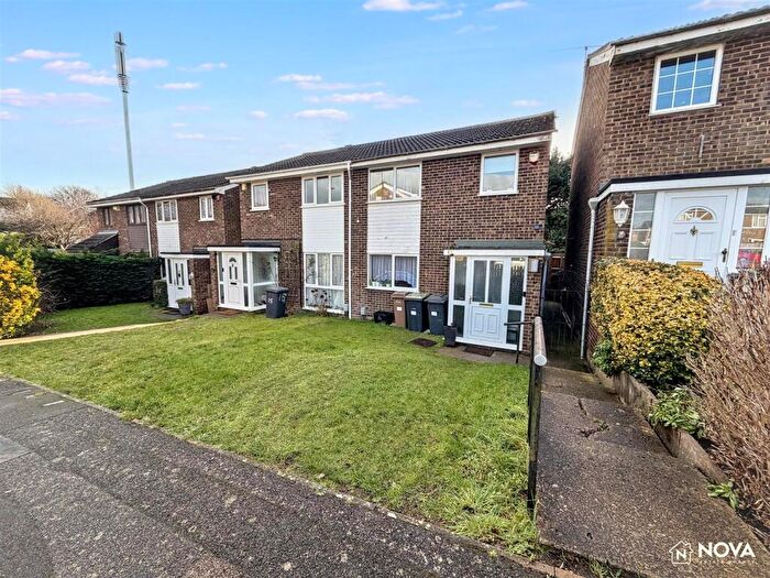 3 Bedroom House To Rent In Brill Close, Luton, LU2