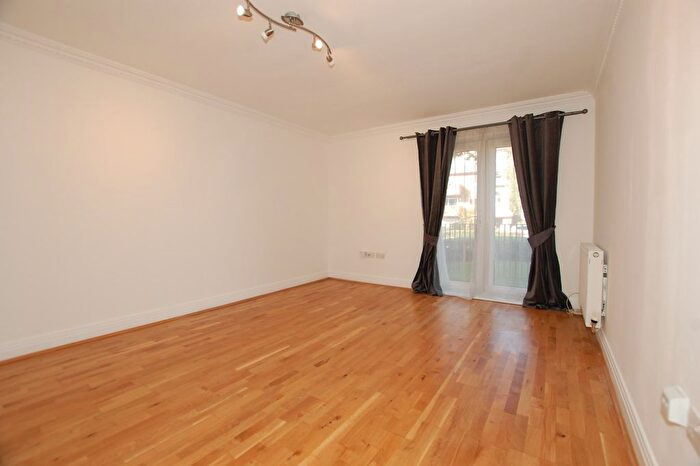2 Bedroom Flat To Rent In The Beeches, Albemarle Road, Beckenham, BR3