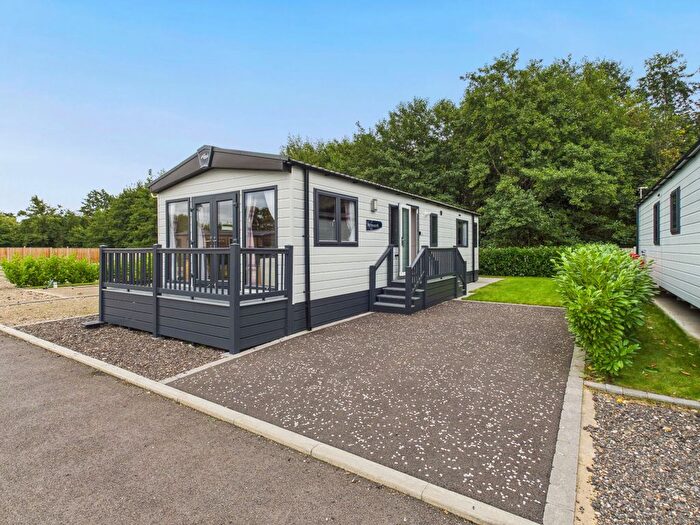 2 Bedroom Mobile/park Home To Rent In Haddiscoe Country Retreat, Regal Hemsworth, NR14