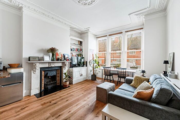 1 Bedroom Flat To Rent In Linden Gardens, Turnham Green, W4