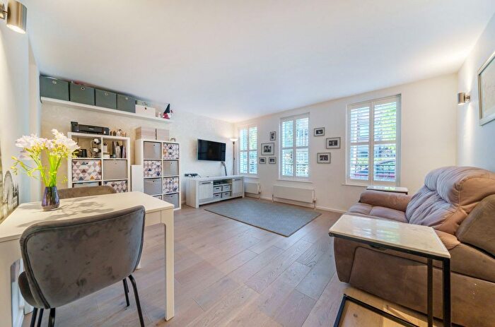 1 Bedroom Flat For Sale In Alt Grove, Wimbledon, London, SW19