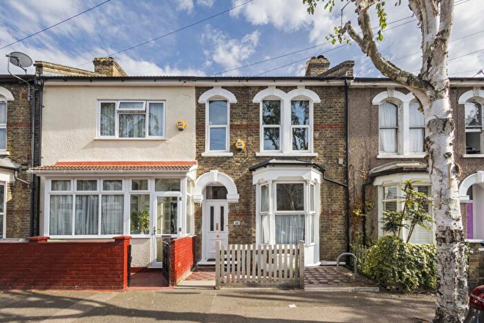 2 Bedroom Flat For Sale In Hazelwood Road, London, E17