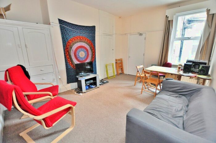 3 Bedroom Flat To Rent In Buston Terrace, Jesmond, Newcastle Upon Tyne, NE2