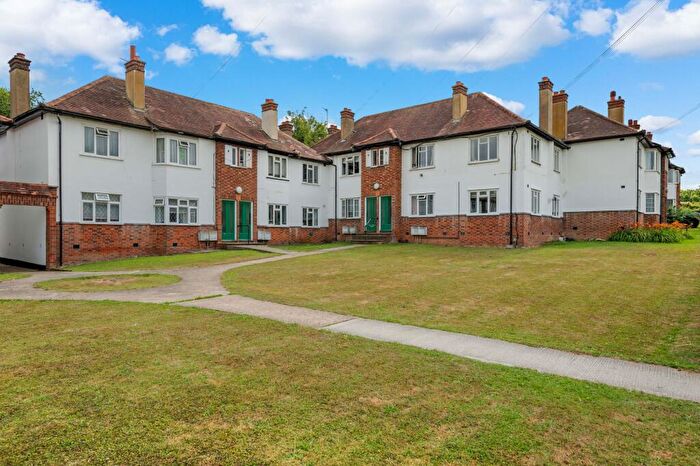 2 Bedroom Flat For Sale In Alberta Avenue, Cheam, SM1