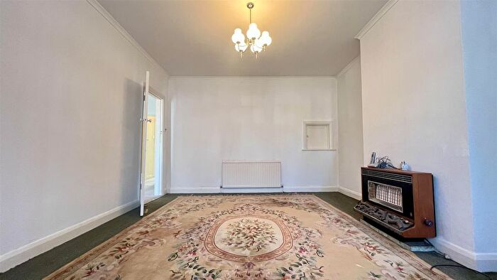 2 Bedroom Detached Bungalow To Rent In Benhilton Gardens, Sutton, SM1