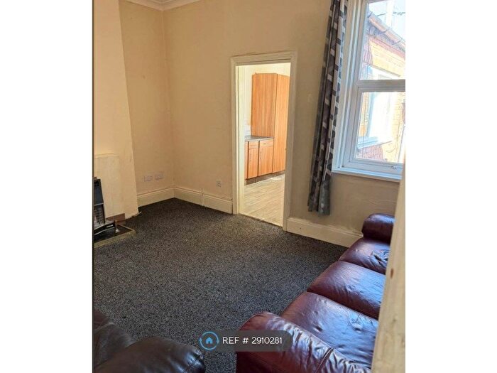 2 Bedroom Flat To Rent In Warwick Terrace West, Sunderland, SR3