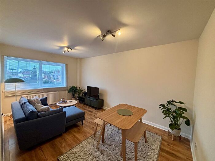 1 Bedroom Flat For Sale In Manchester Road, Wilmslow, SK9