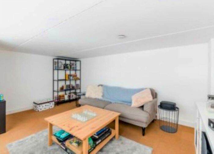 2 Bedroom Flat To Rent In St Rule Street, Clapham, SW8