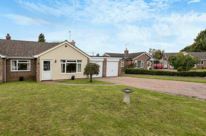 3 Bedroom Semi-Detached Bungalow To Rent In Sycamore Road, Bicester, OX26