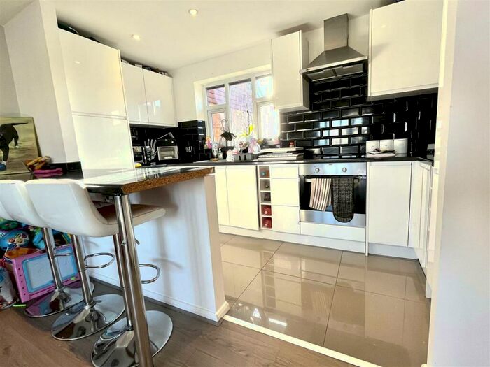 2 Bedroom Flat To Rent In Latimer Court, Bryanstone Road, Waltham Cross, EN8