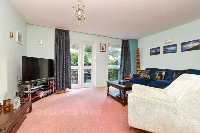 4 Bedroom Town House For Sale In Linton Glade, Croydon, Surrey, CR0