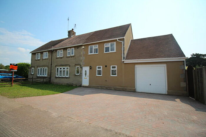 4 Bedroom Semi-Detached House To Rent In Gascelyn Close, Chippenham, SN14