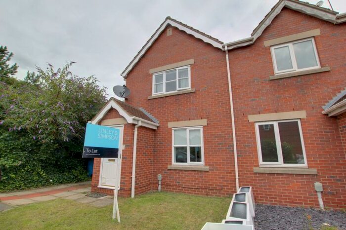 2 Bedroom Semi-Detached House To Rent In Bridgegate Drive, Hull, HU9