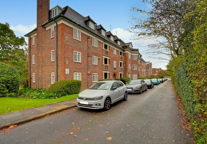 3 Bedroom Flat To Rent In Lyttelton Court, Lyttelton Road, East Finchley, N2