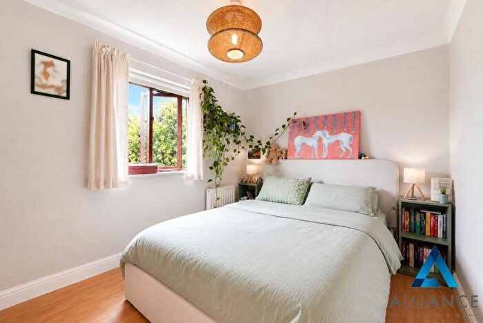 3 Bedroom Terraced House For Sale In Fowey Close, London, E1W