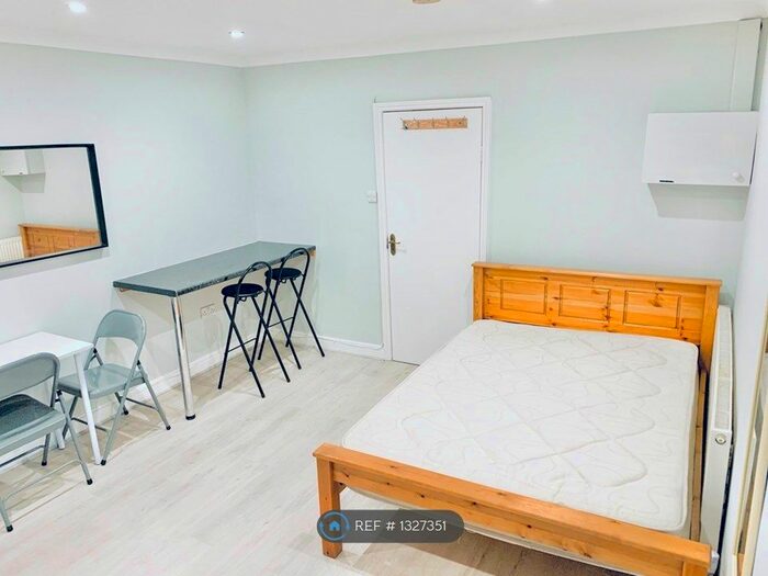 Studio To Rent In Russell Street, Reading, RG1