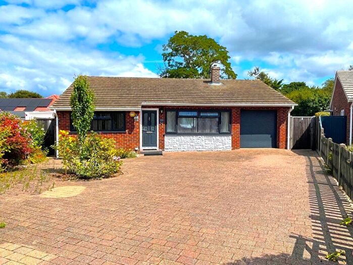 3 Bedroom Detached Bungalow For Sale In Chaveney Close, Dibden Purlieu, Southampton, SO45