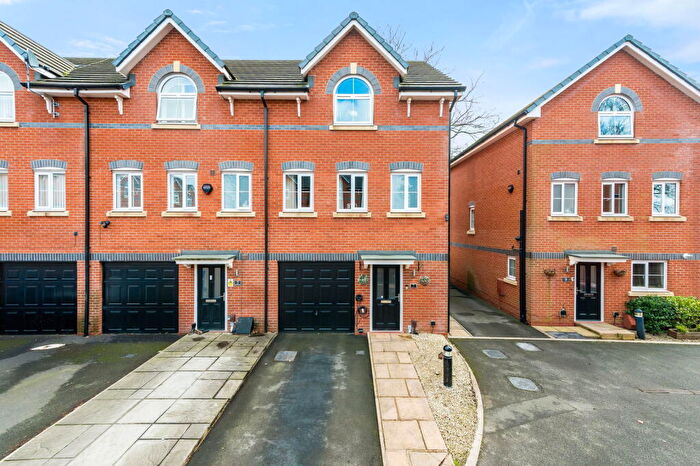 3 Bedroom Town House For Sale In Durness Place, Heywood, OL10