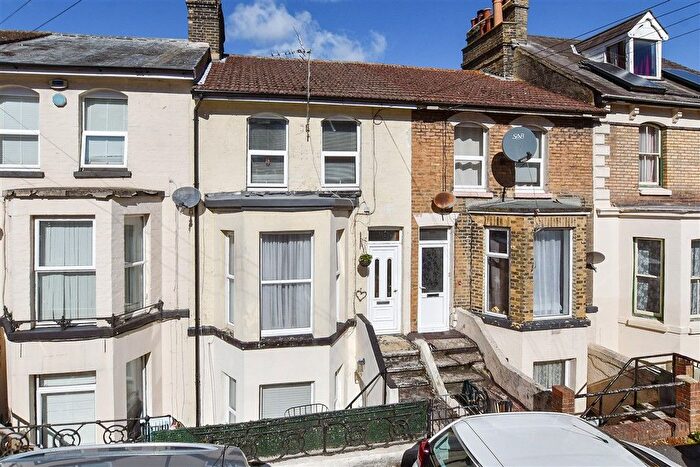 2 Bedroom Maisonette For Sale In Clarendon Road, Dover, Kent, CT17
