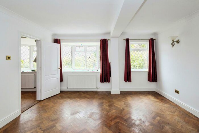 4 Bedroom Detached House For Sale In Lovedean Lane, Lovedean, Cowplain, Hampshire, PO8