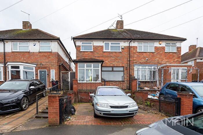 3 Bedroom Semi Detached House For Sale In Bryngarth Crescent, Leicester, Leicestershire, LE5