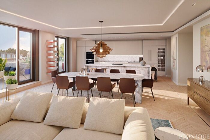 3 Bedroom Flat For Sale In Moxon Street, London, W1U